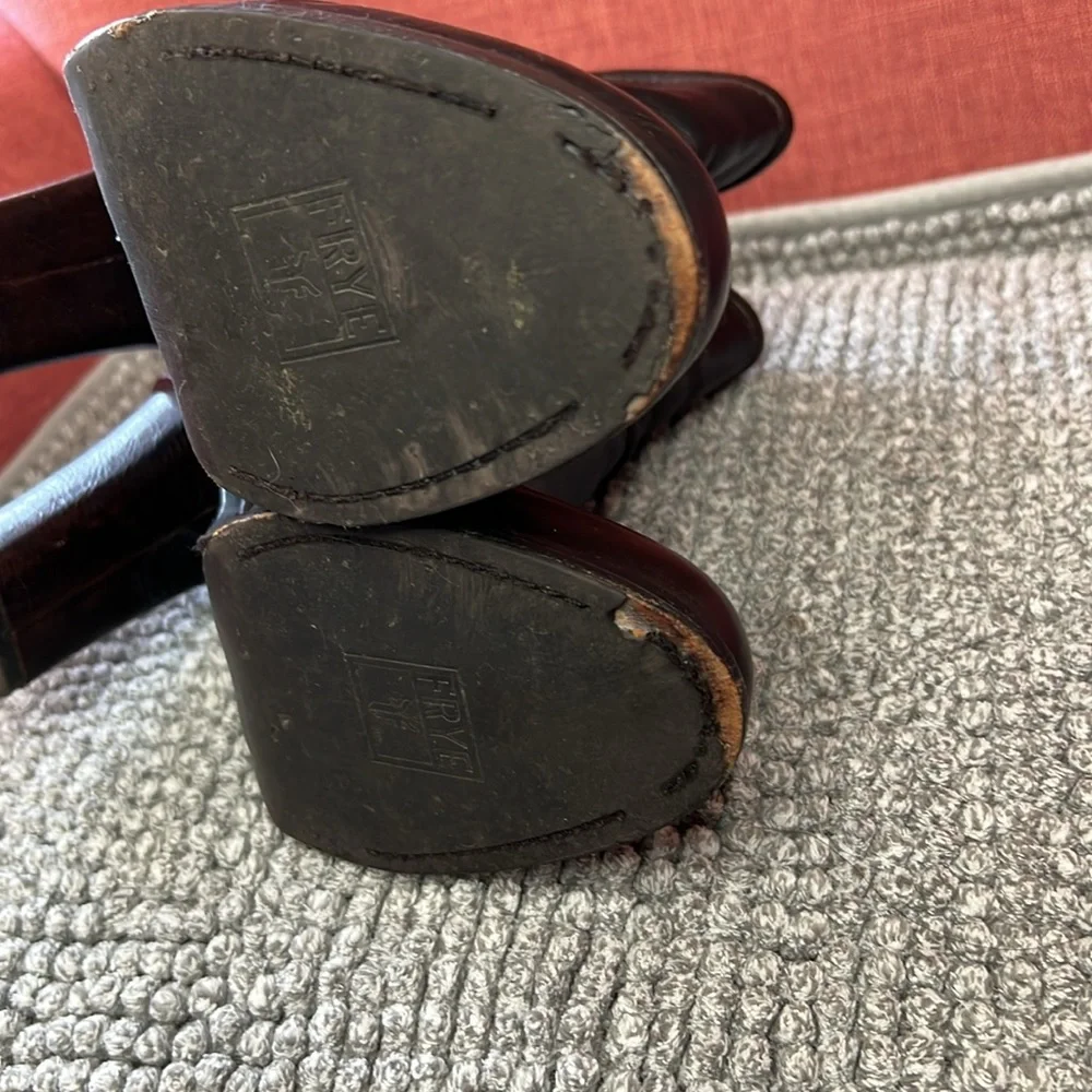 FRYE SYLVIA‎ PIPPING BOOTIE